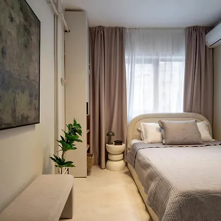 Stylish 2br Gem In The Heart Of Piata Romana شقة